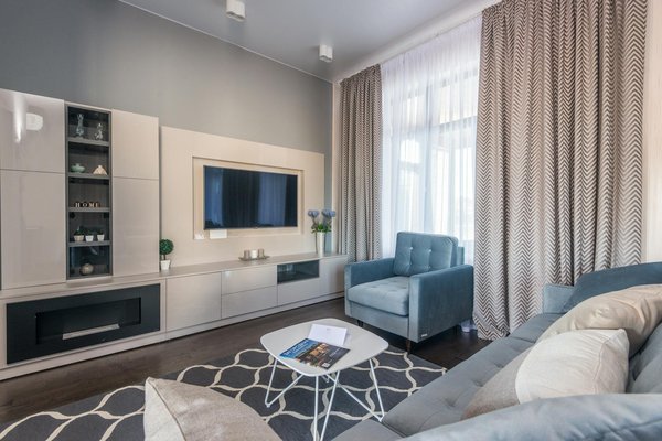 Comment sélectionner le revêtement anti-UV idéal pour votre piscine extérieure ? Guide complet et conseils pratiques